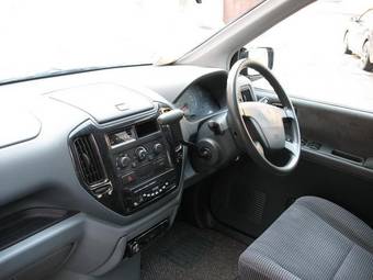 2000 Mitsubishi Dion Images