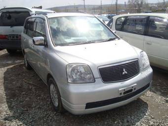 2000 Mitsubishi Dion Photos