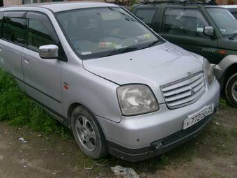 2000 Mitsubishi Dion Photos