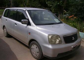 2000 Mitsubishi Dion Photos