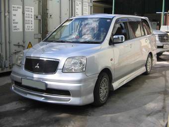 2000 Mitsubishi Dion Photos