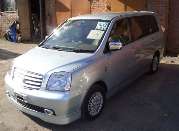 2001 Mitsubishi Dion