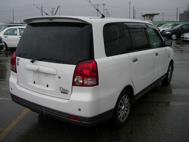 2001 Mitsubishi Dion