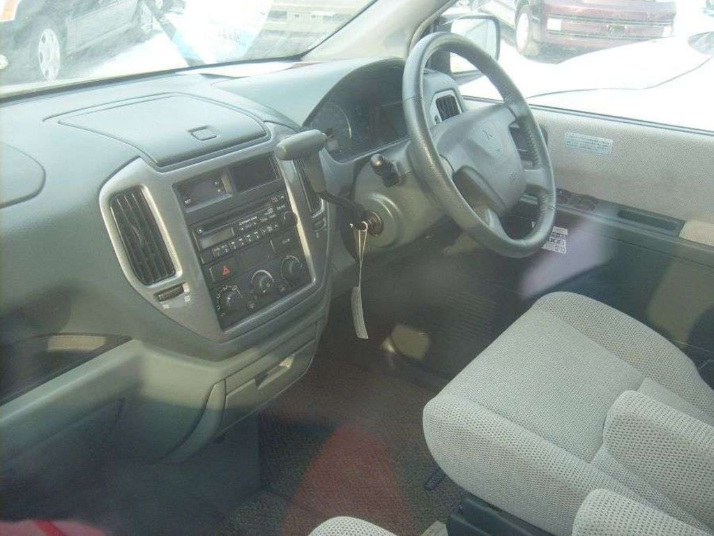 2001 Mitsubishi Dion