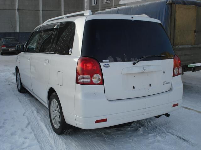 2001 Mitsubishi Dion
