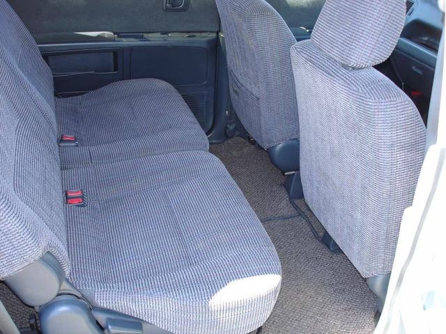 2001 Mitsubishi Dion