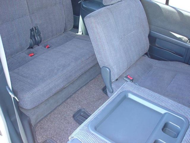2001 Mitsubishi Dion