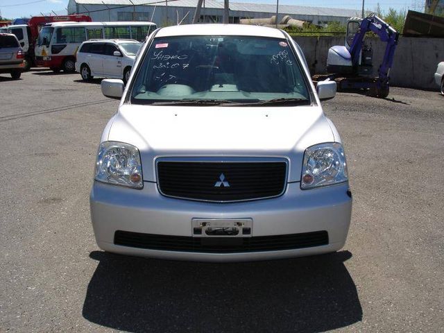 2001 Mitsubishi Dion