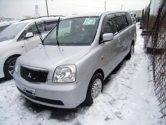 2001 Mitsubishi Dion