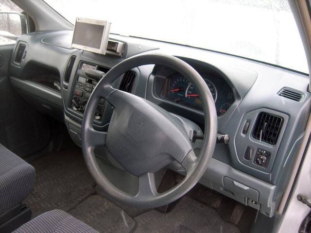 2001 Mitsubishi Dion