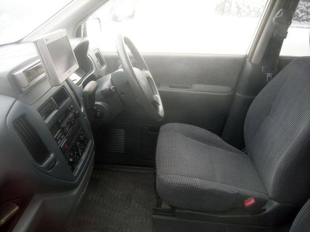 2001 Mitsubishi Dion