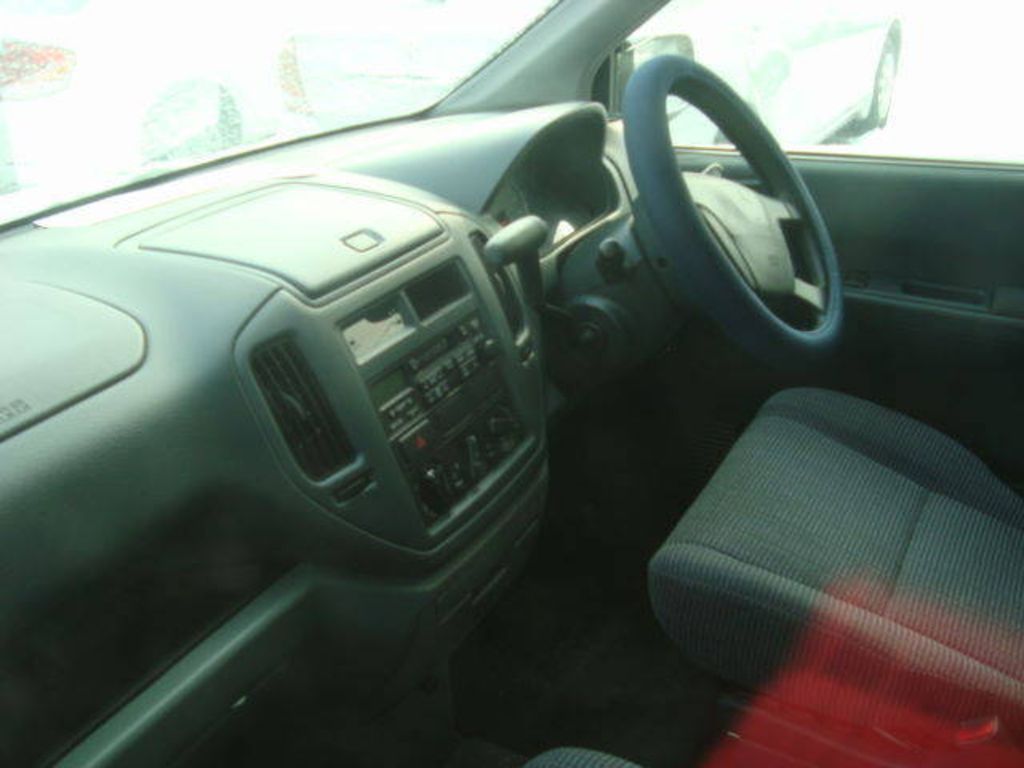 2001 Mitsubishi Dion