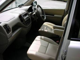 2001 Mitsubishi Dion Photos