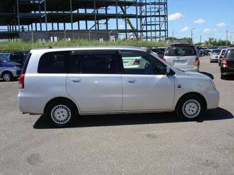 2001 Mitsubishi Dion Photos