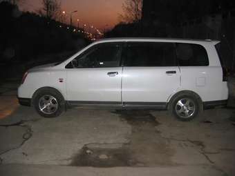 2001 Mitsubishi Dion Wallpapers