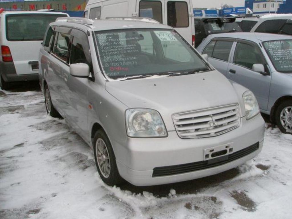 2001 Mitsubishi Dion