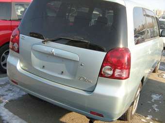 2001 Mitsubishi Dion Photos