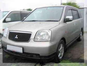 2001 Mitsubishi Dion Pics