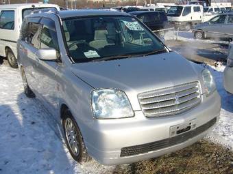 2001 Mitsubishi Dion Photos