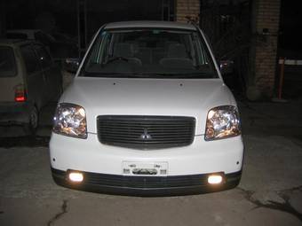 2001 Mitsubishi Dion Photos