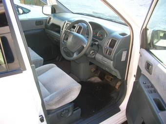 2001 Mitsubishi Dion Photos