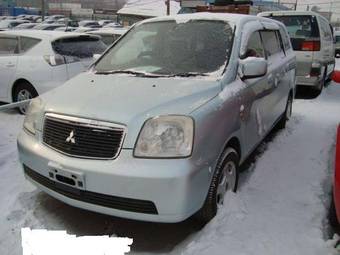 2001 Mitsubishi Dion Photos