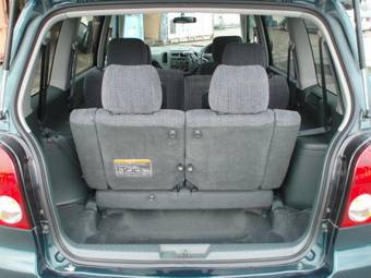 2001 Mitsubishi Dion Photos