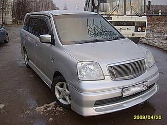 2001 Mitsubishi Dion Photos