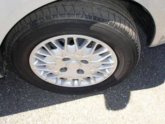 2001 Mitsubishi Dion Photos