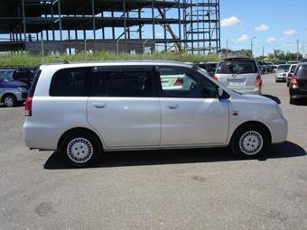 2001 Mitsubishi Dion Images