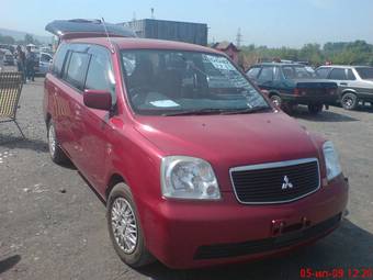 2001 Mitsubishi Dion Photos