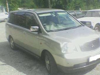 2001 Mitsubishi Dion Photos