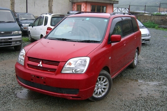 2002 Mitsubishi Dion