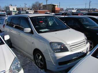 2002 Mitsubishi Dion