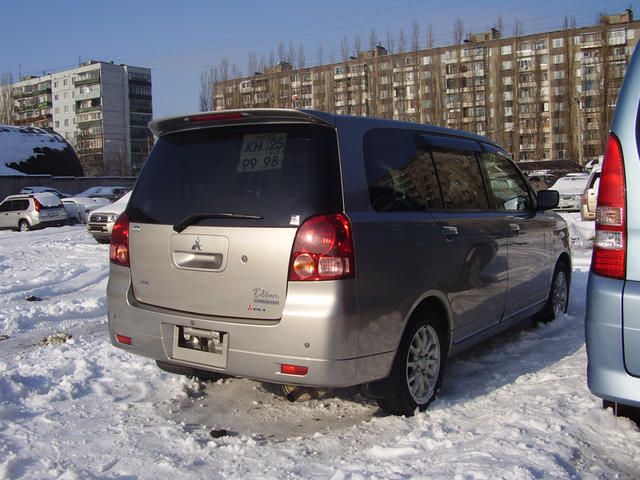 2002 Mitsubishi Dion