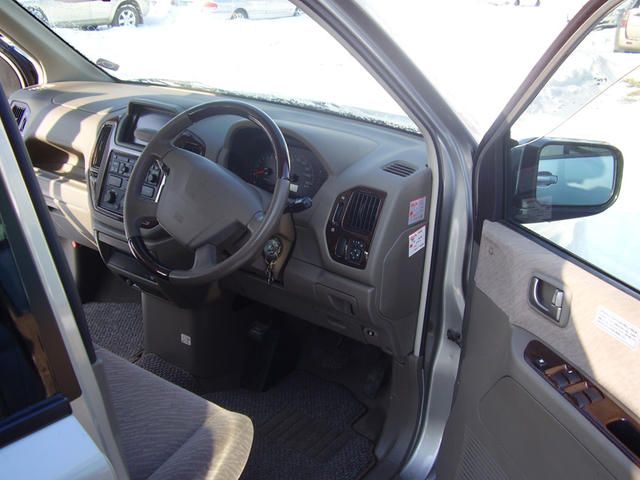 2002 Mitsubishi Dion