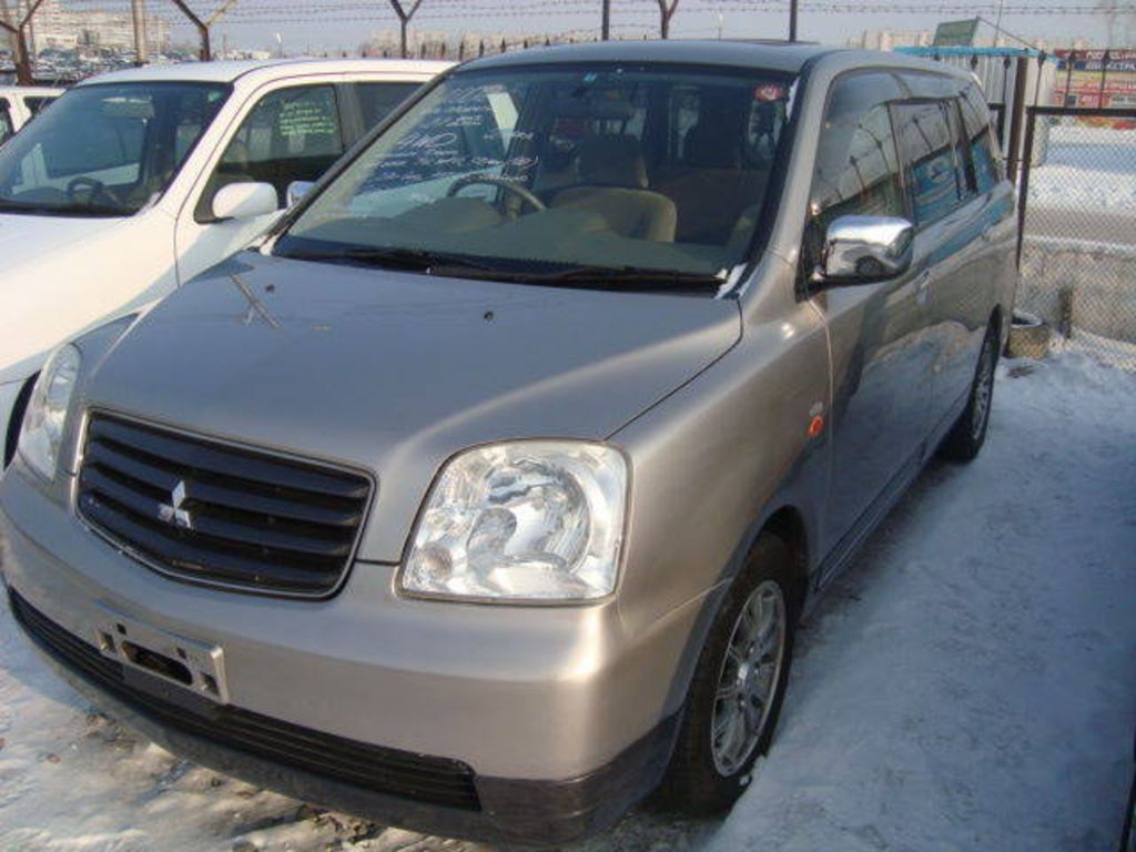 2002 Mitsubishi Dion