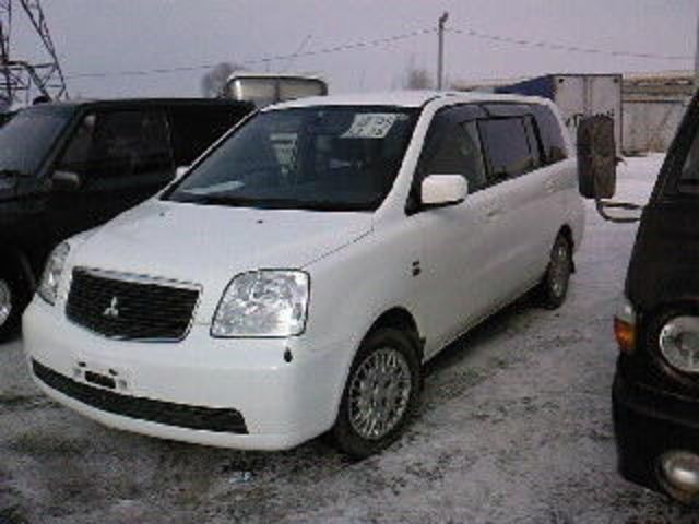 2002 Mitsubishi Dion