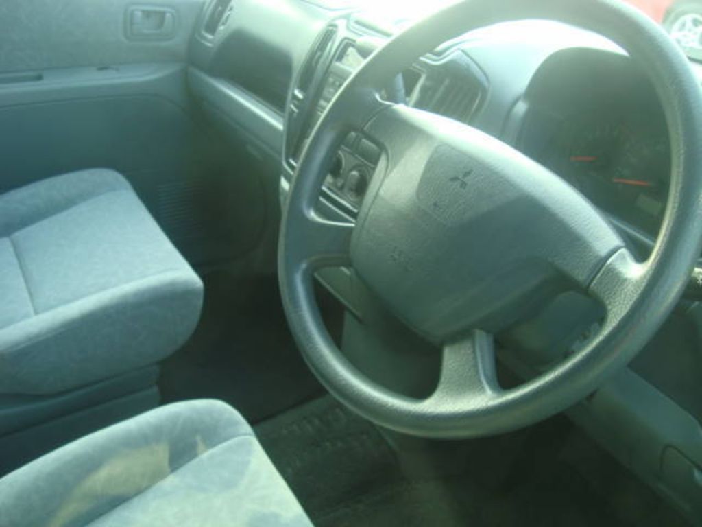 2002 Mitsubishi Dion