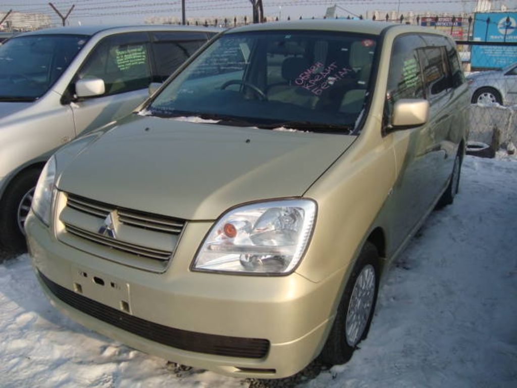 2002 Mitsubishi Dion