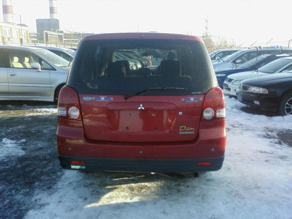 2002 Mitsubishi Dion