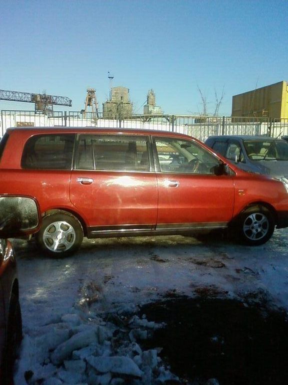 2002 Mitsubishi Dion