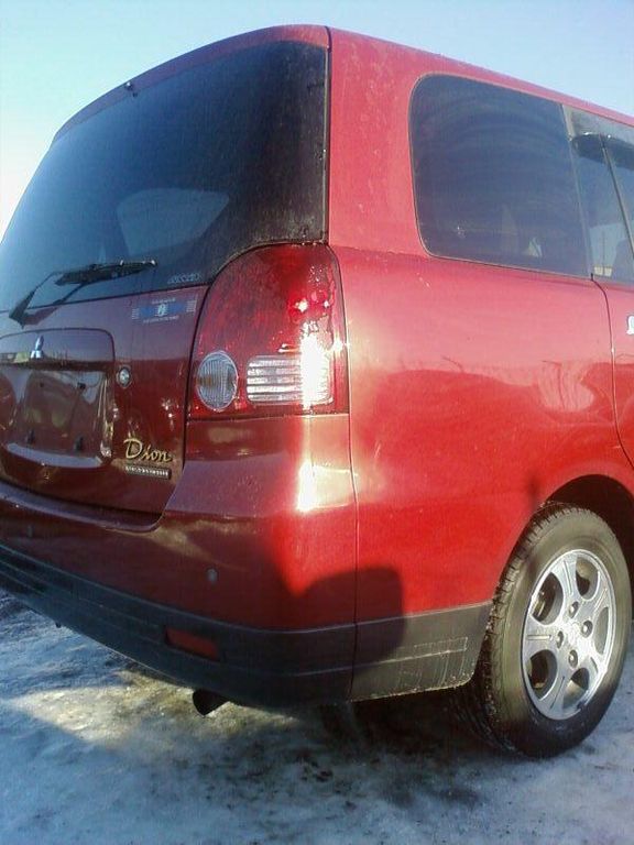 2002 Mitsubishi Dion