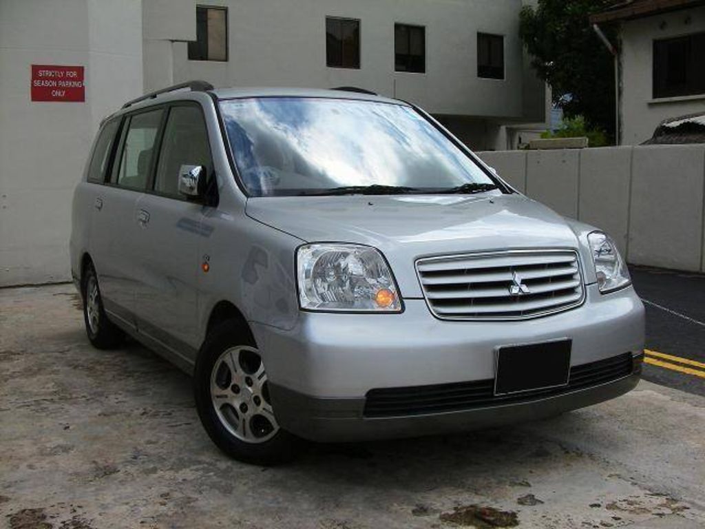 2002 Mitsubishi Dion