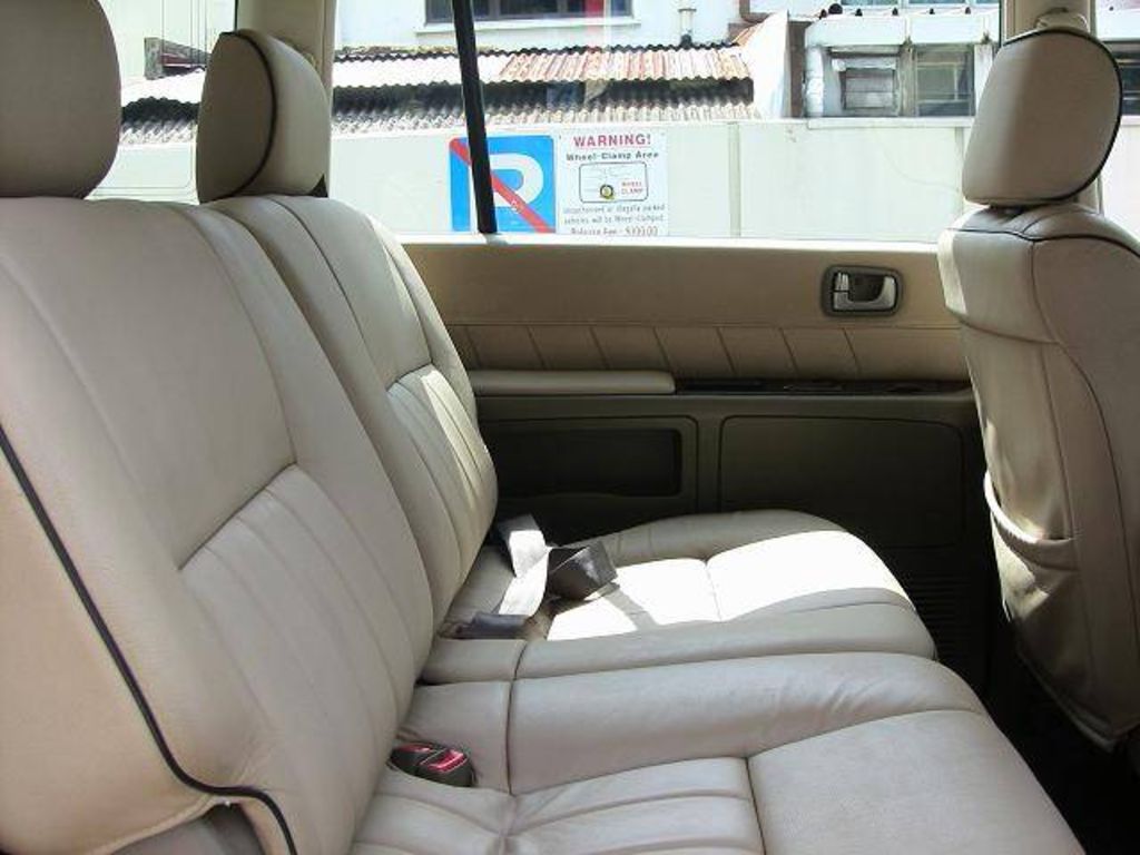 2002 Mitsubishi Dion