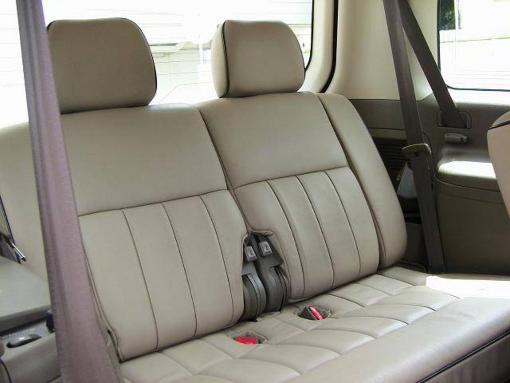 2002 Mitsubishi Dion