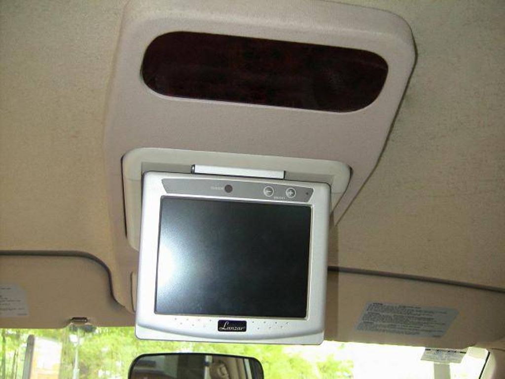 2002 Mitsubishi Dion