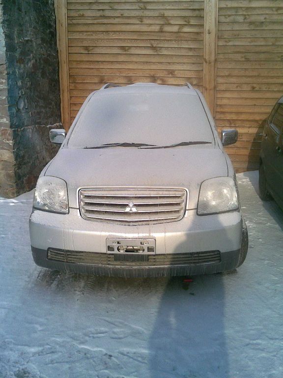 2002 Mitsubishi Dion