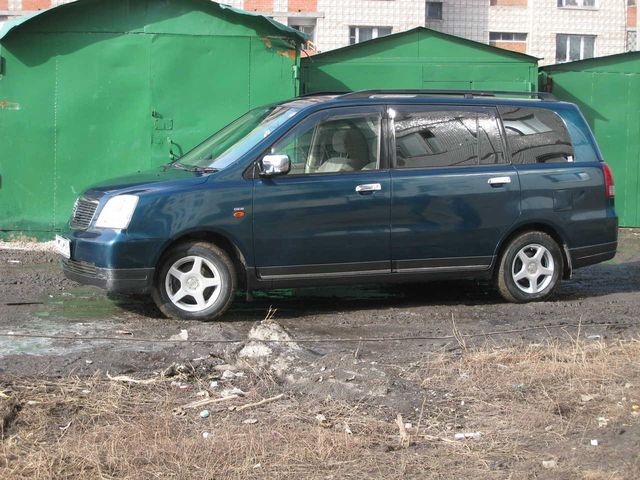 2002 Mitsubishi Dion