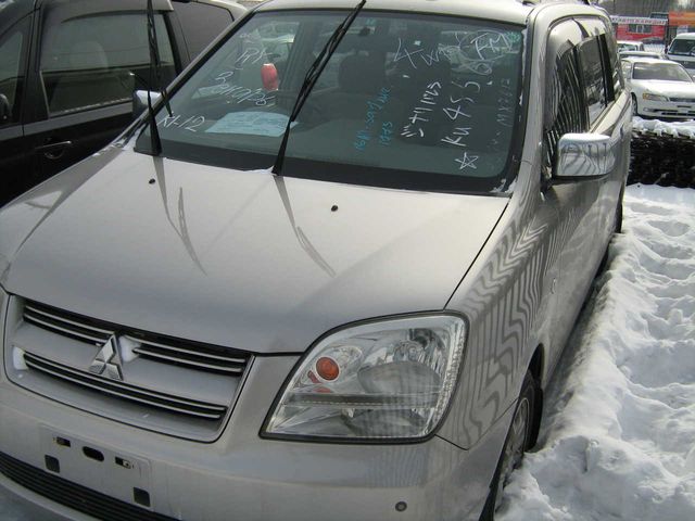 2002 Mitsubishi Dion